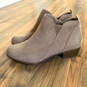 Arizona suede booties